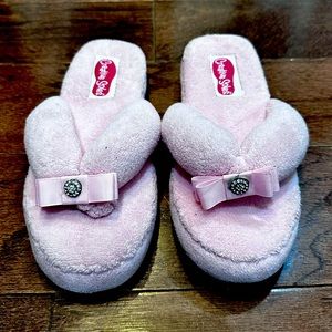 Creative Soles Pink Fuzzy House Thong Slippers Women Size 7/8